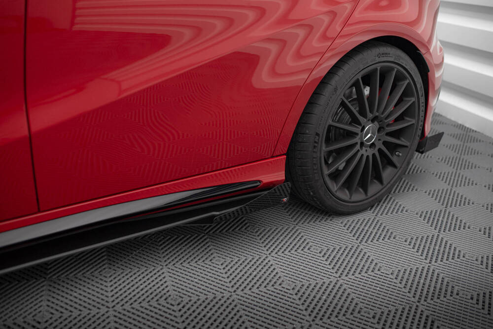 Zijskirts met Canards Mercedes A Klasse AMG Pakket / A45 AMG W176 Maxton Street Pro