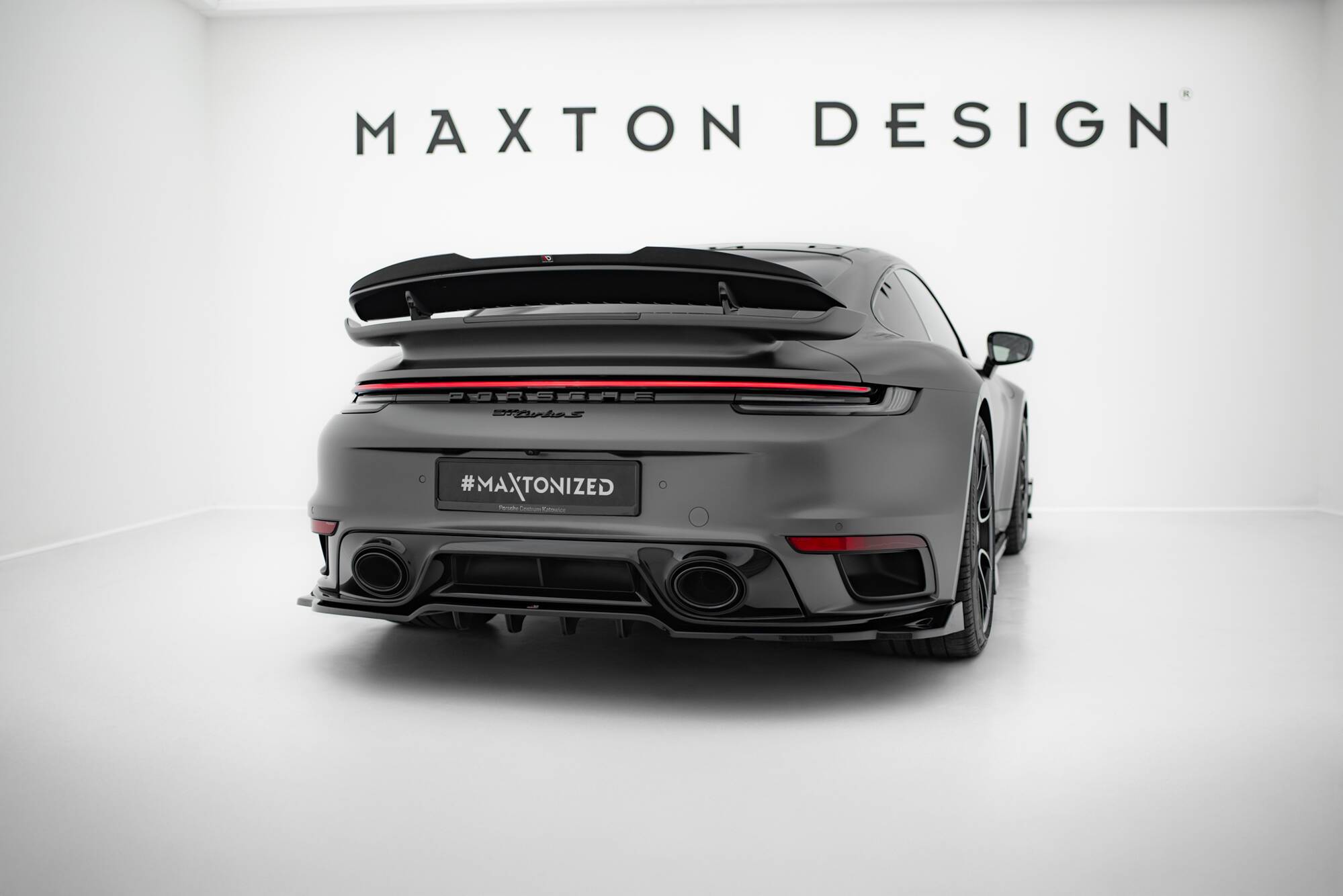 Bodykit Porsche 911 Turbo S Sport Package 992 Maxton Glanzend zwart