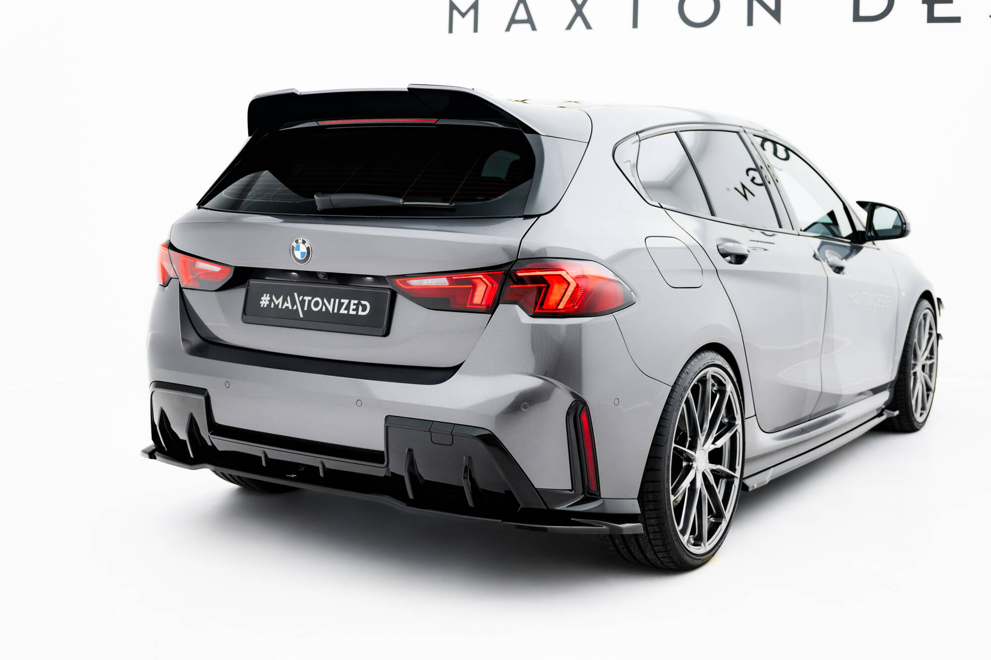 Bodykit V.1 BMW 1 M-Pack F70 Maxton Glanzend zwart