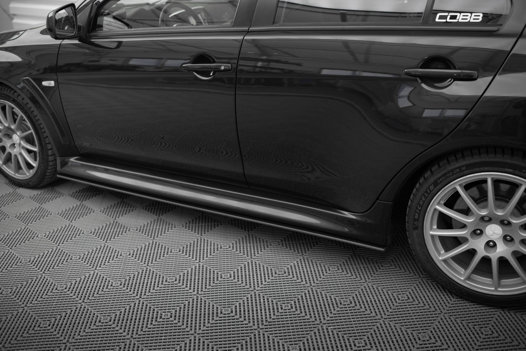 Street Pro Zijskirts Mitsubishi Lancer EVO X Maxton Glanzend zwart