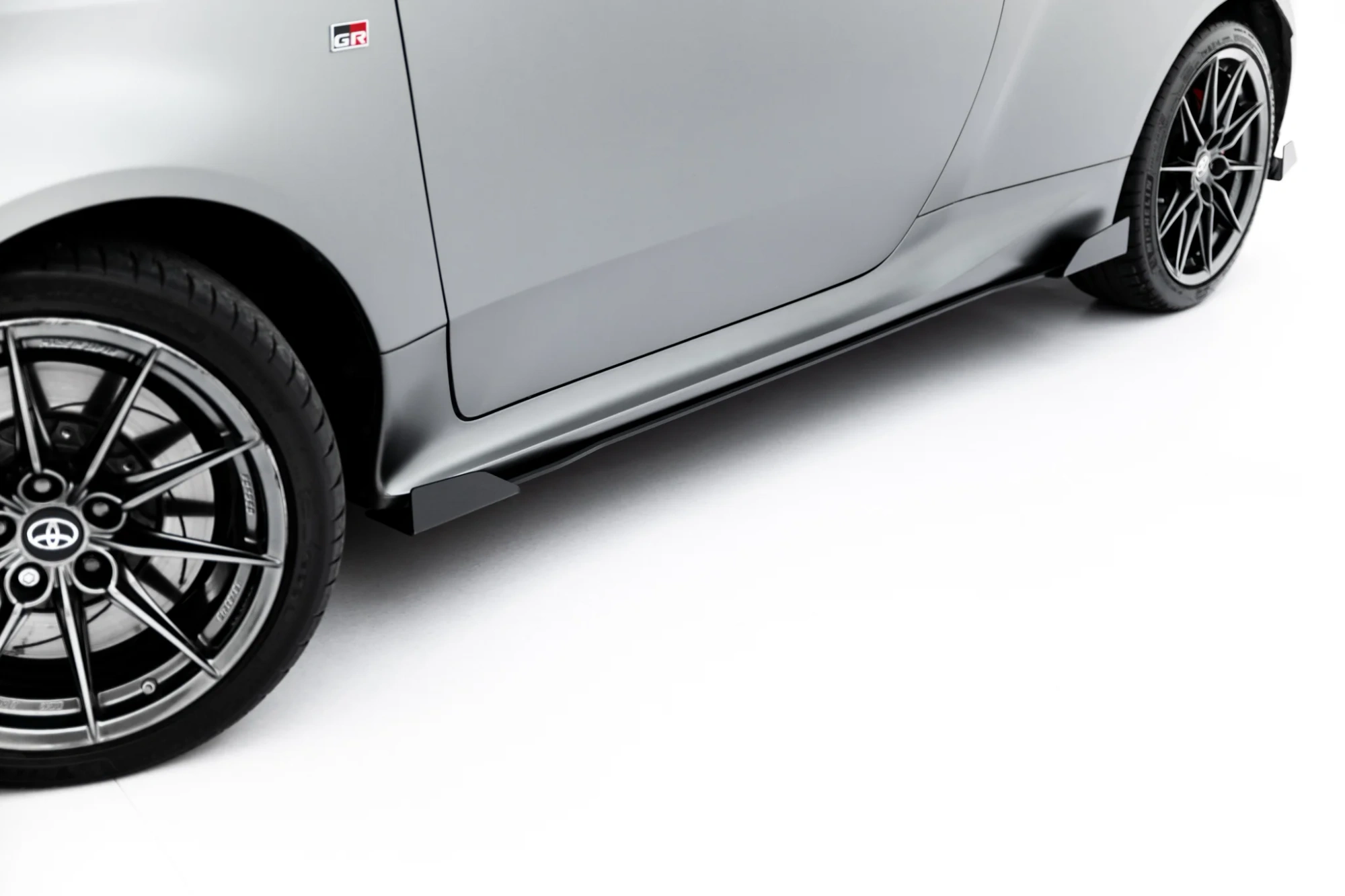 Zijskirts Toyota GR Yaris Mk4 Facelift – Maxton Street Pro Side Skirts Diffusers + Flaps