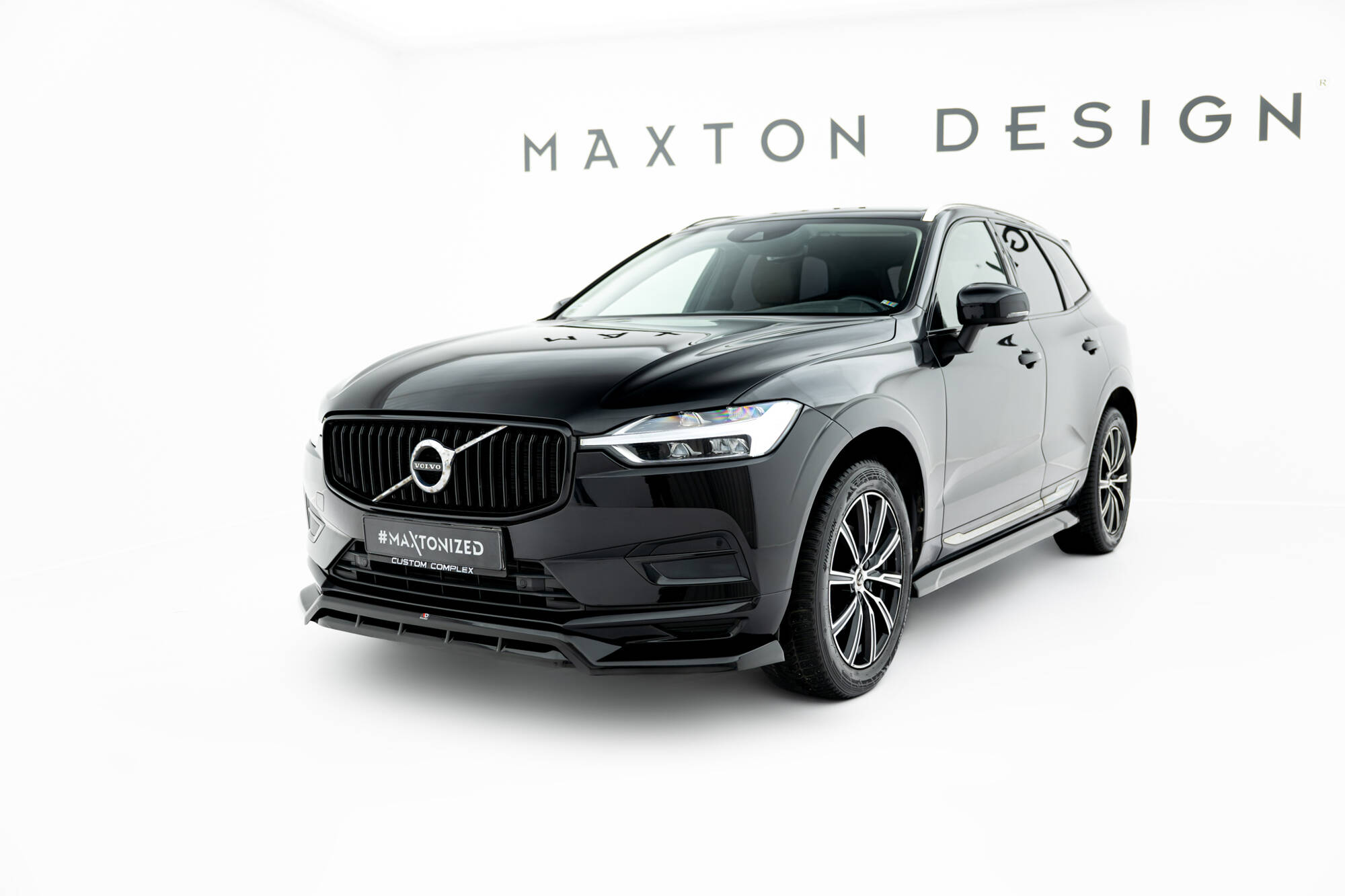 Voorspoiler Volvo XC60 MK2 Maxton Glanzend zwart
