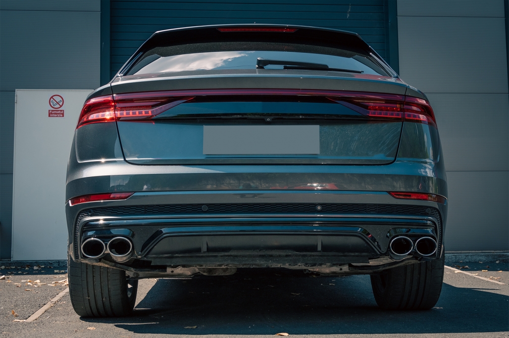 Audi Q8 SQ8 Diffuser S-Line Glans Zwart Zilveren Sierstukken