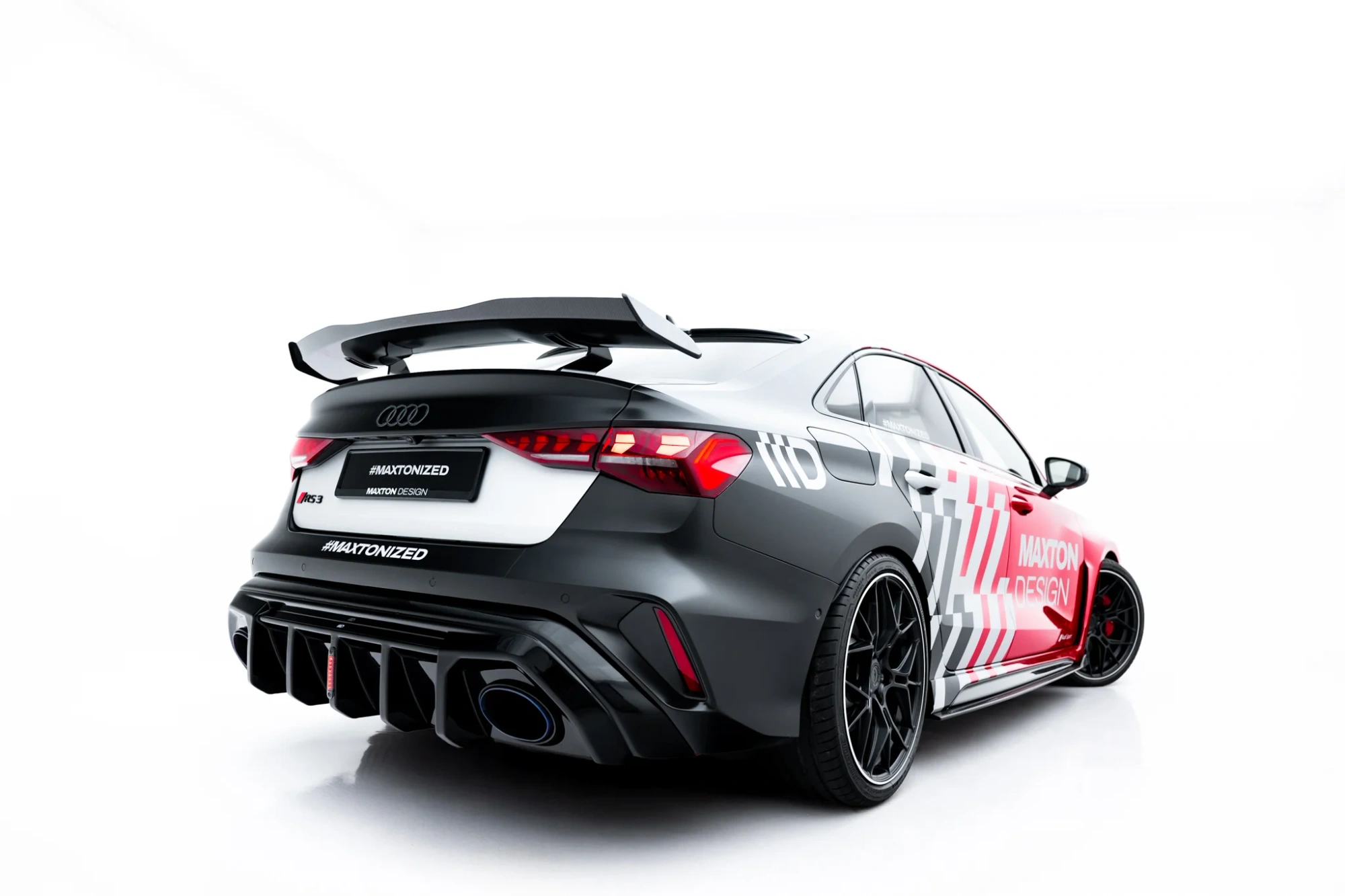 Diffuser Audi RS3 Sedan 8Y Facelift Maxton Glans Zwart met LED