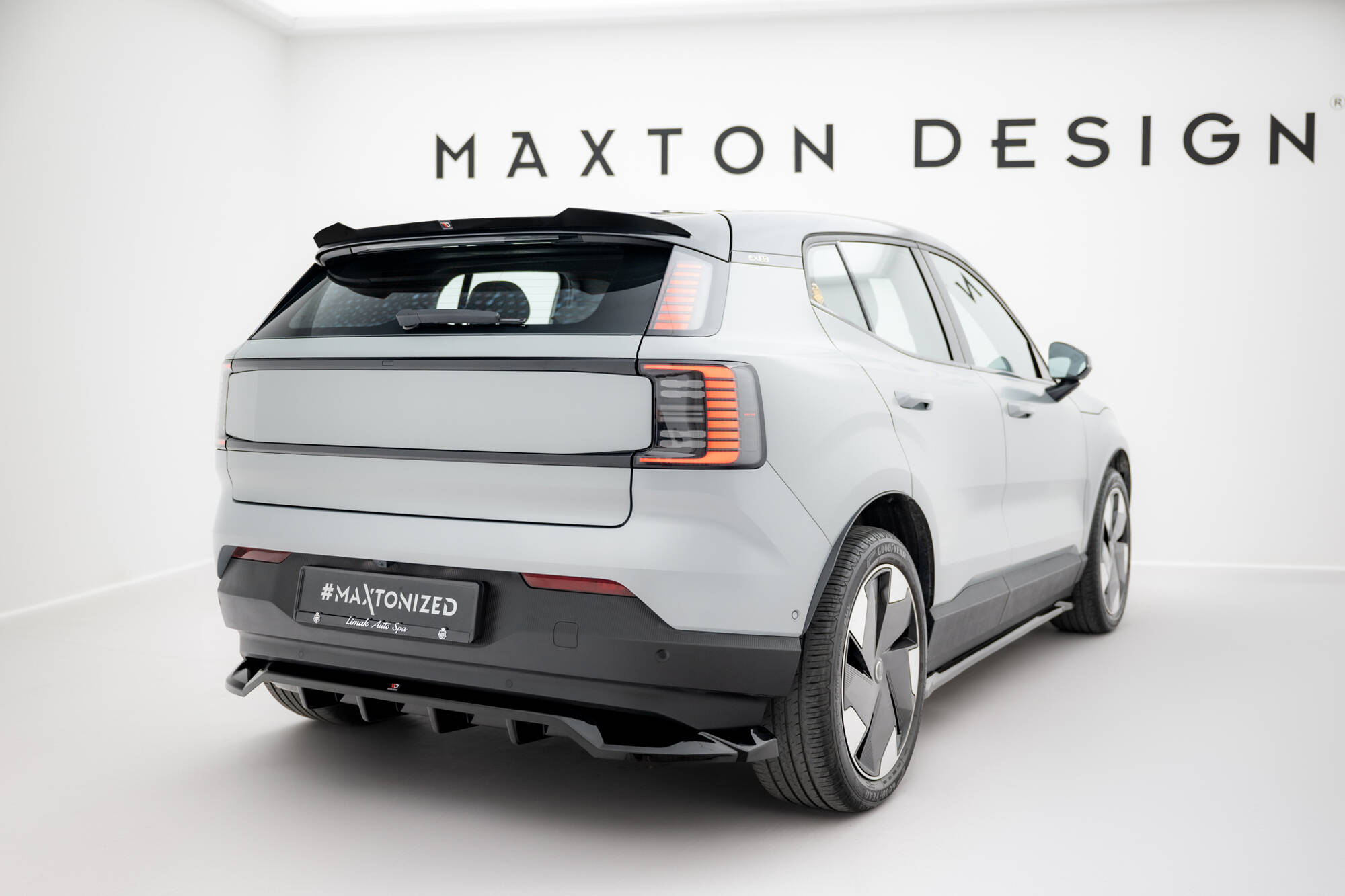 Spoiler Cap Volvo EX30 MK1 Maxton Glans zwart