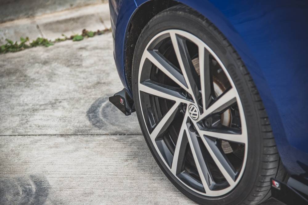 Zijdiffusers met Canards Streep Pro Volkswagen Golf 7 R FL Maxton