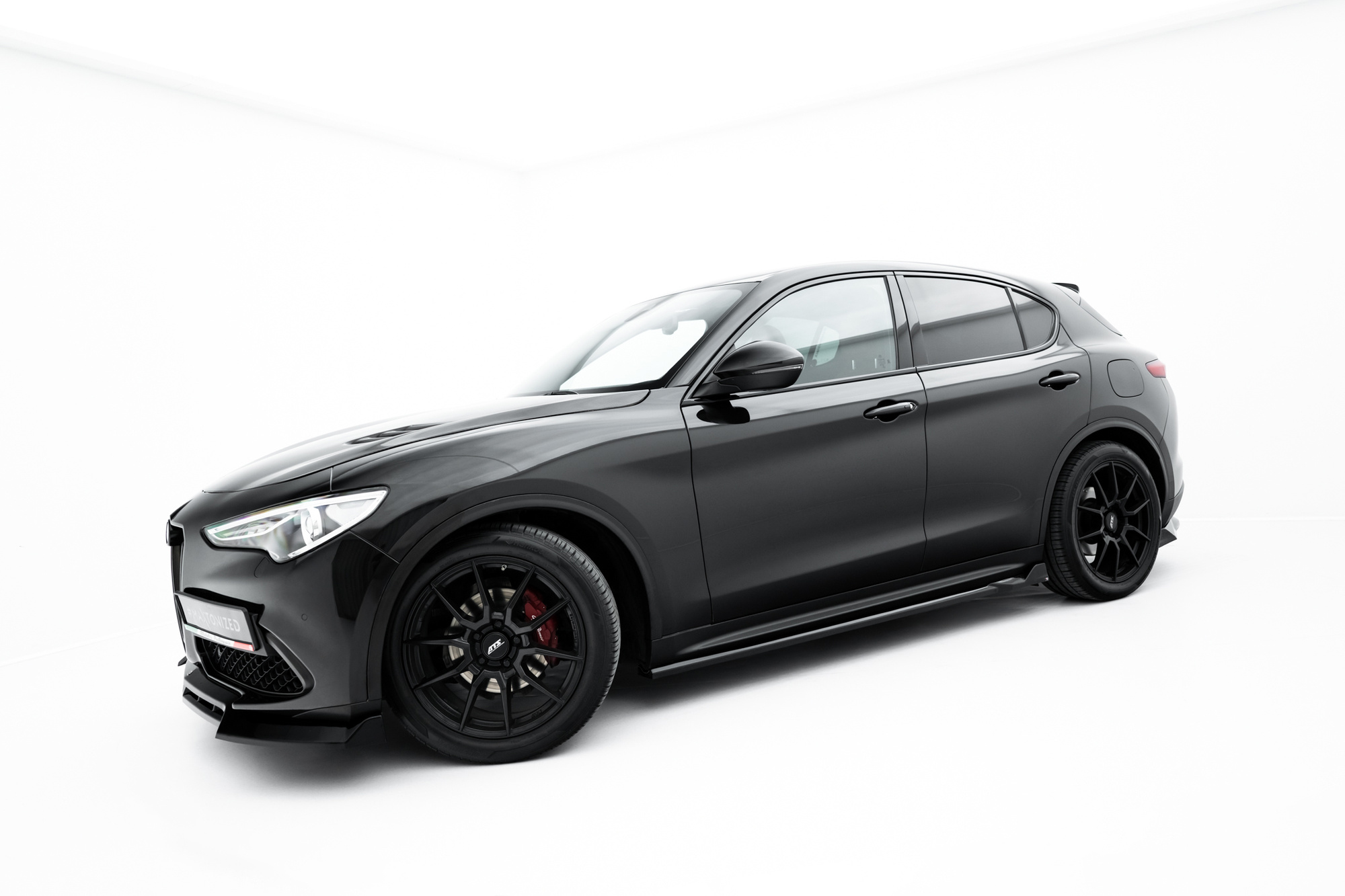 Bodykit Alfa Romeo Stelvio MK1 Maxton Glanzend zwart