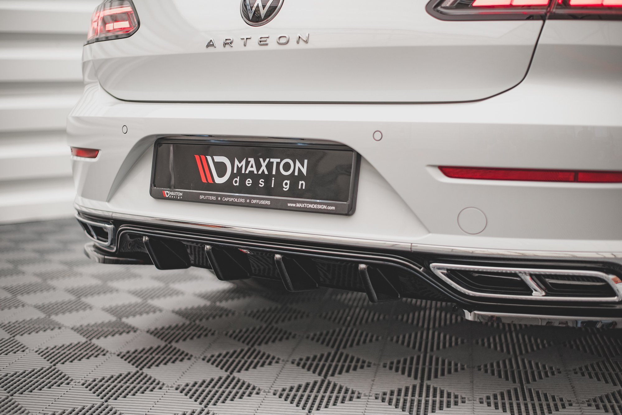 Bodykit Volkswagen Arteon R-Line Facelift Maxton Glanzend zwart