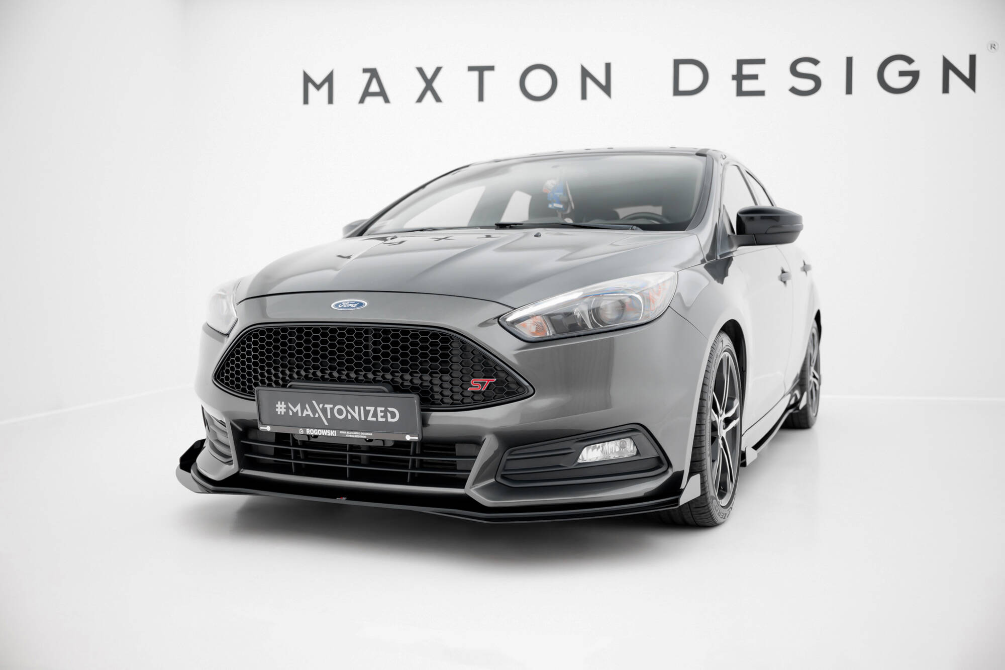 Street Pro Voorspoiler + Flaps Ford Focus ST MK3 Facelift Maxton Glanzend zwart