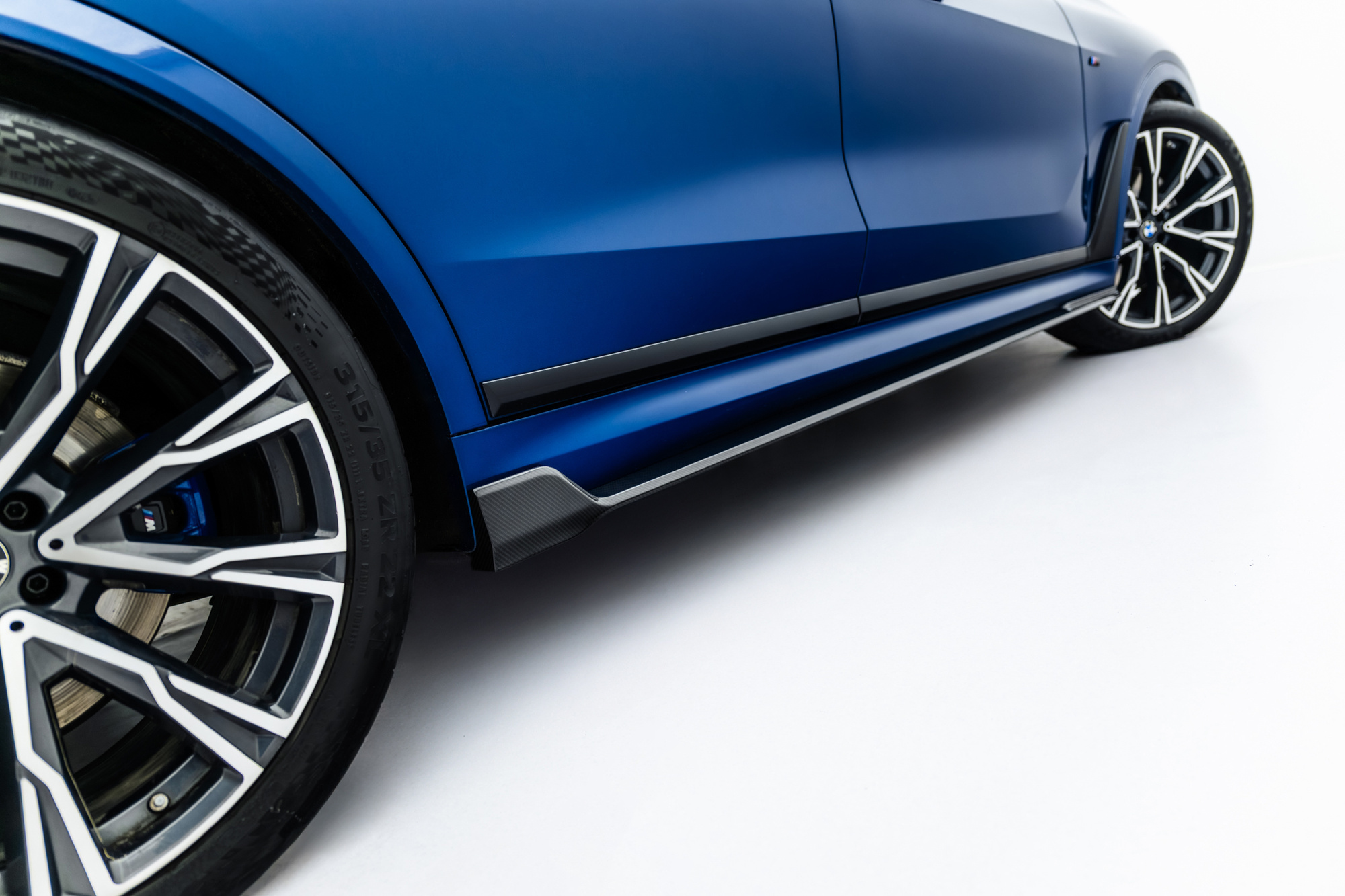 Prepreg Carbon Fiber Side Skirts BMW X7 M-Pack G07 – Maxton Design