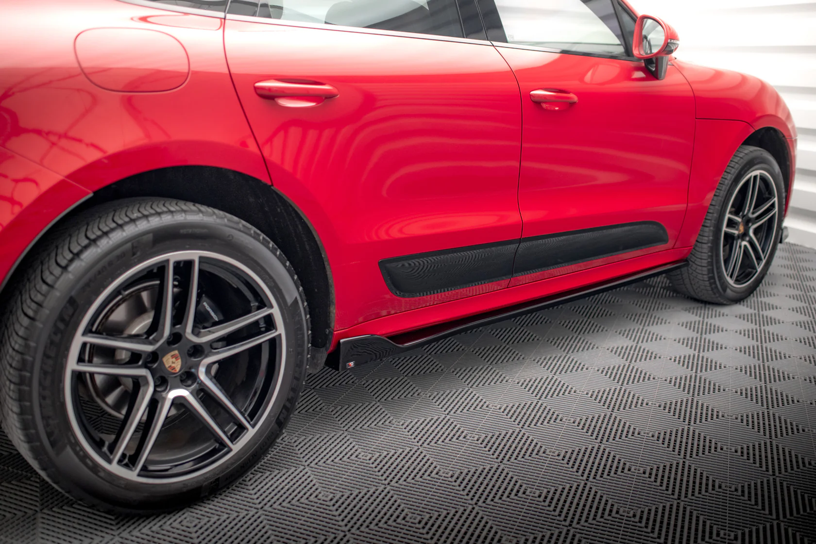 ZijskirtsPorsche Macan GTS / Sport Design Mk1 Maxton Glans Zwart