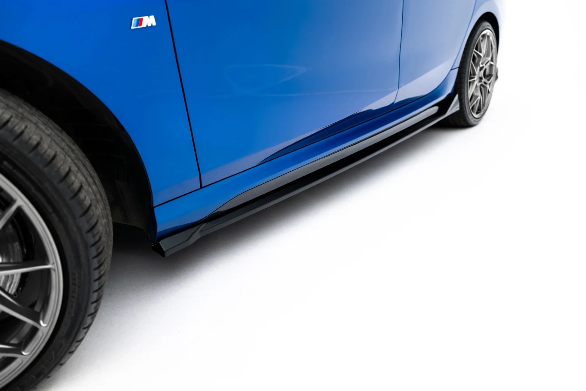 Zijskirts V.2 BMW M135i / 1 M-Pack F70 Maxton Glanzend zwart