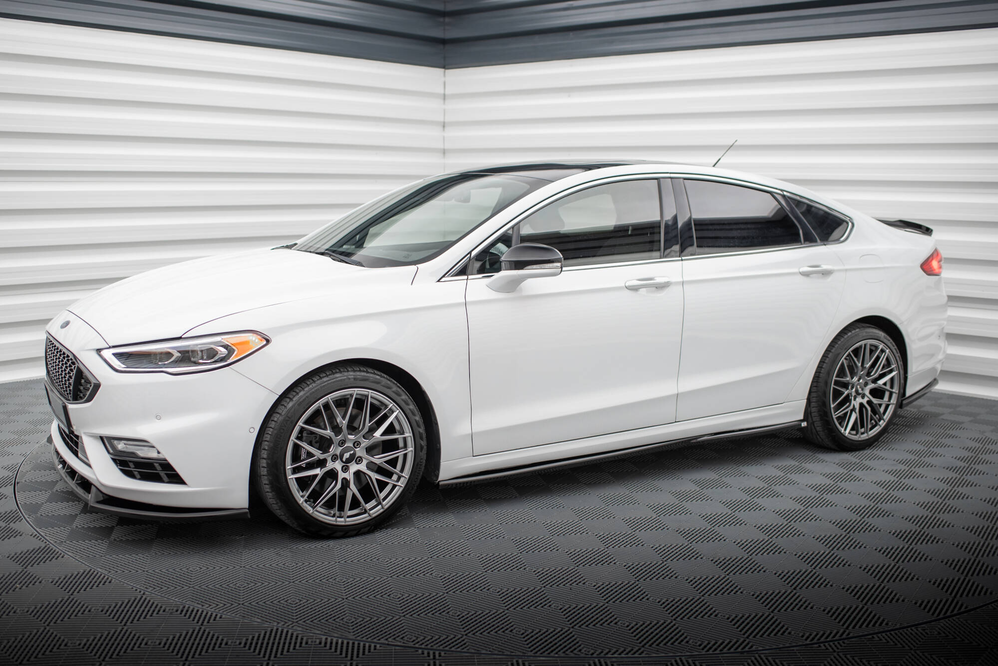 Bodykit Ford Mondeo Sport MK5 Facelift / Fusion Sport MK2 Facelift Maxton Glanzend zwart