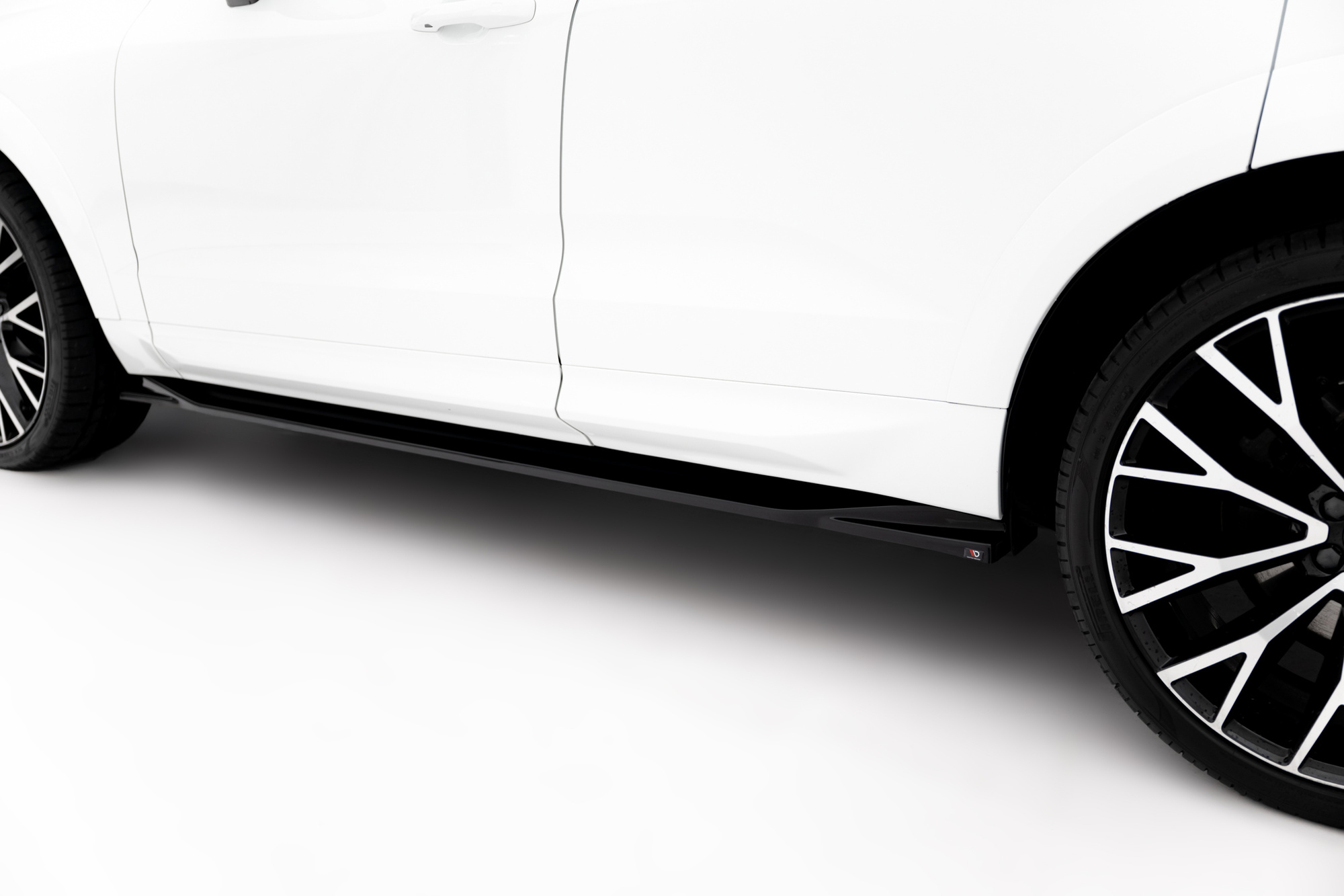 Zijskirts Volvo XC60 Mk2 R-Design (2017–2021)