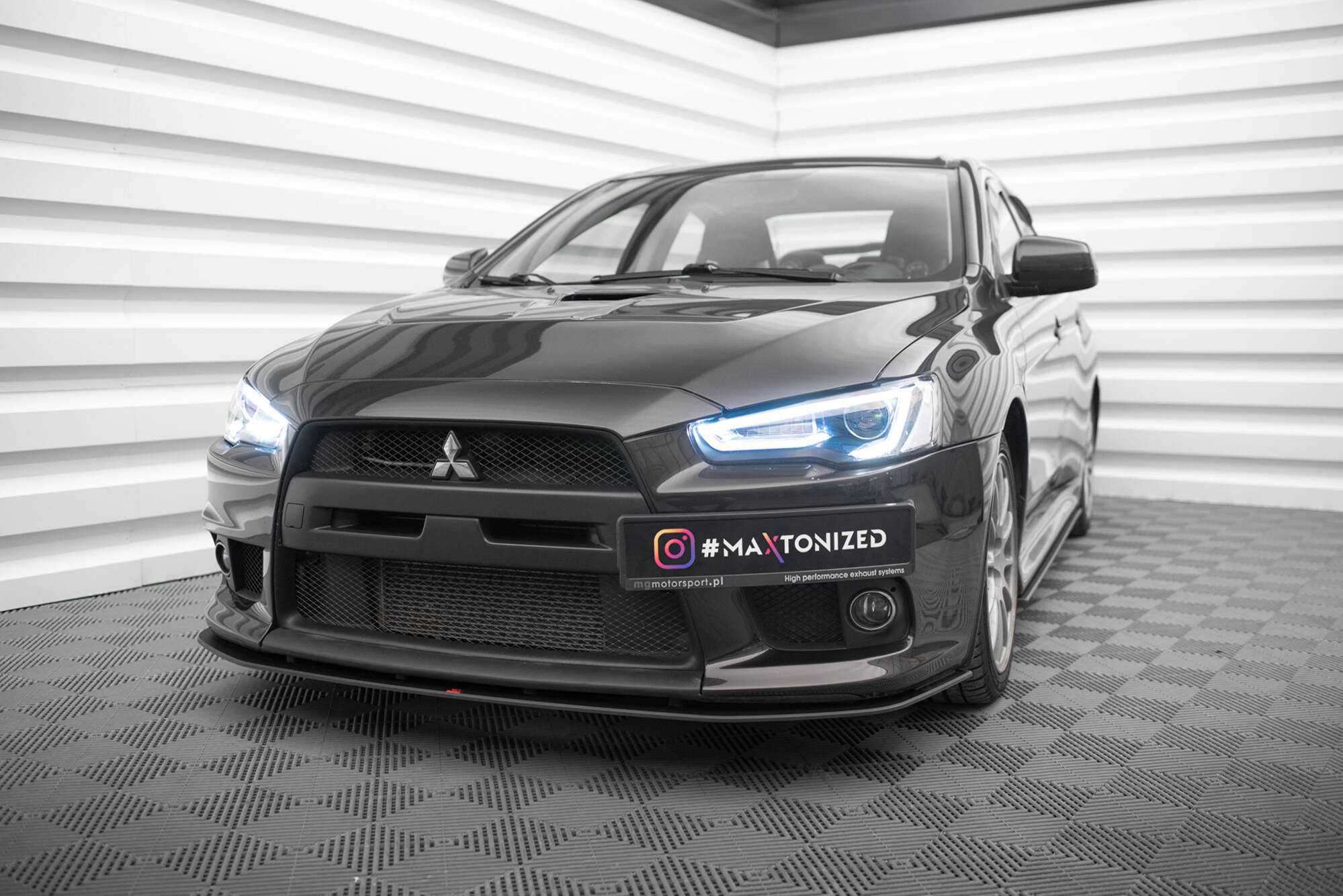 Street Pro Voorspoiler Mitsubishi Lancer EVO X Maxton Glanzend zwart