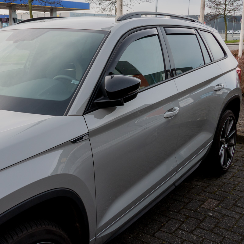 Zijwindschermen Master Dark (achter)  Skoda Kodiaq 2017- (chromen of zwarte raamlijsten)