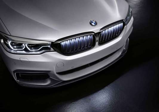Grill BMW G30/G31 Glossy black 16- Iconic Glow LED