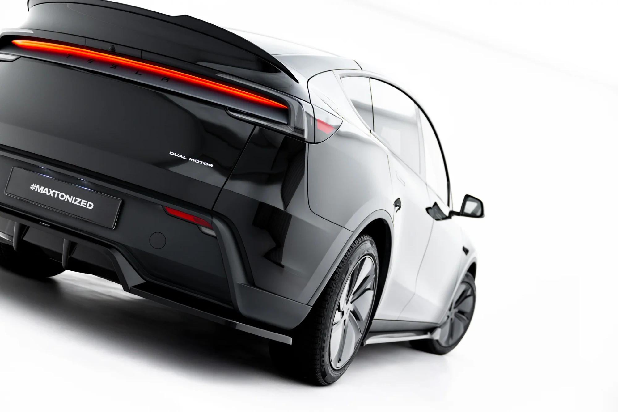 Bodykit Tesla Model Y Premium Mk1 Facelift Maxton Glans Zwart