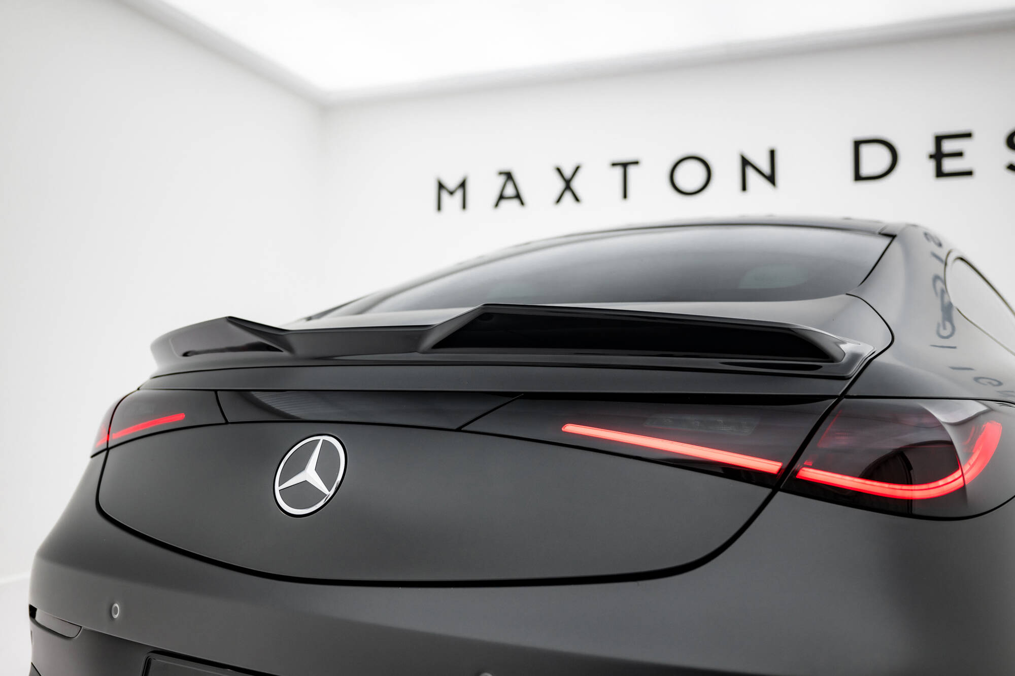 Spoiler Cap 3D Mercedes-Benz CLE AMG-Line C236 Maxton Glanzend zwart