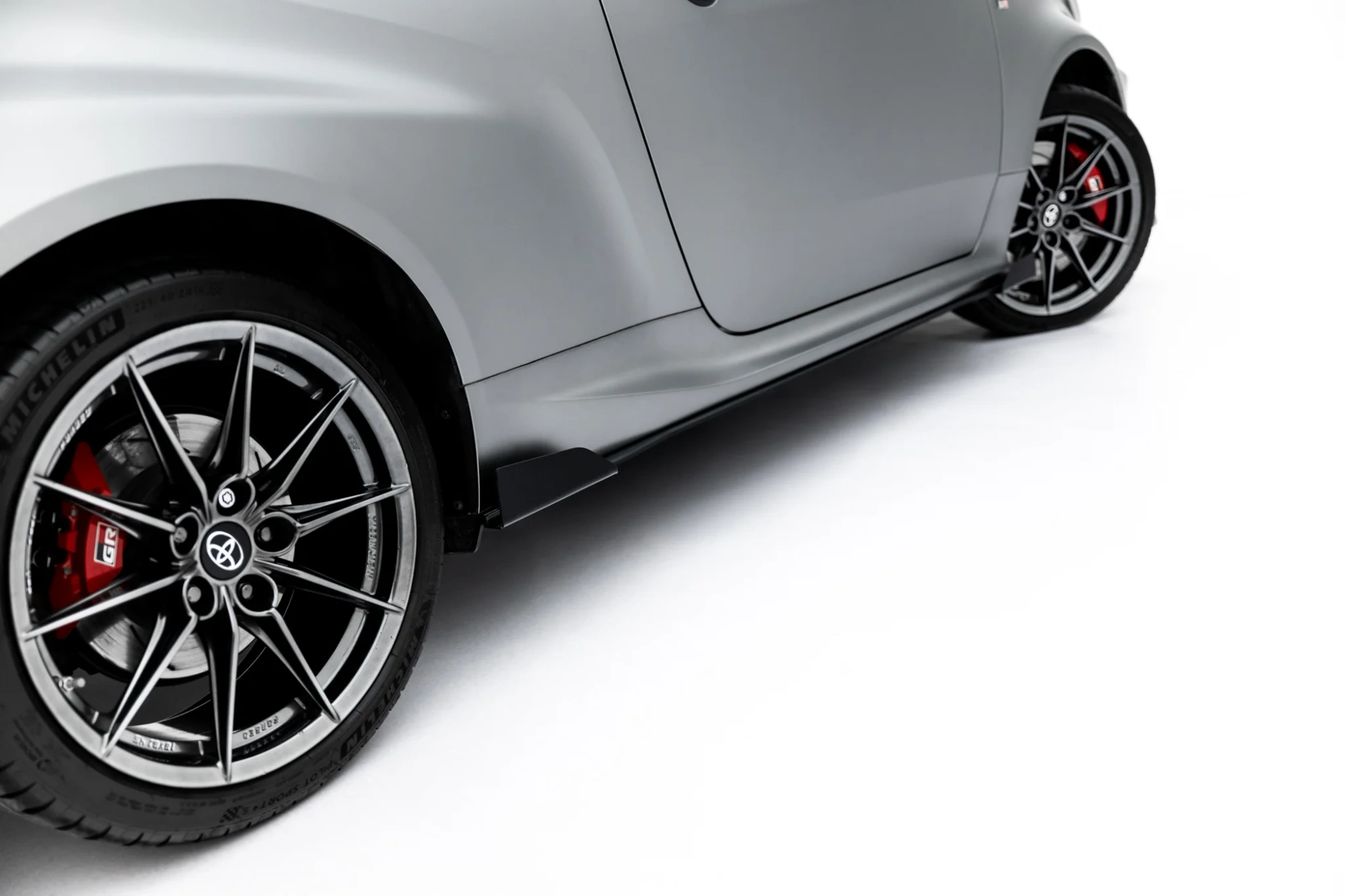 Zijskirts Toyota GR Yaris Mk4 Facelift – Maxton Street Pro Side Skirts Diffusers + Flaps