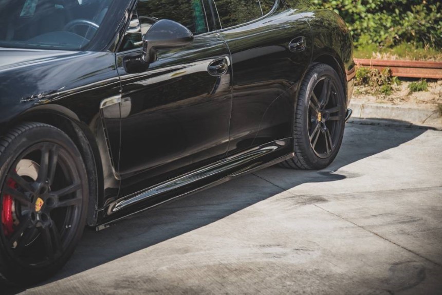 Zijskirts Porsche Panamera Turbo 970 Maxton Design glans zwart V.1