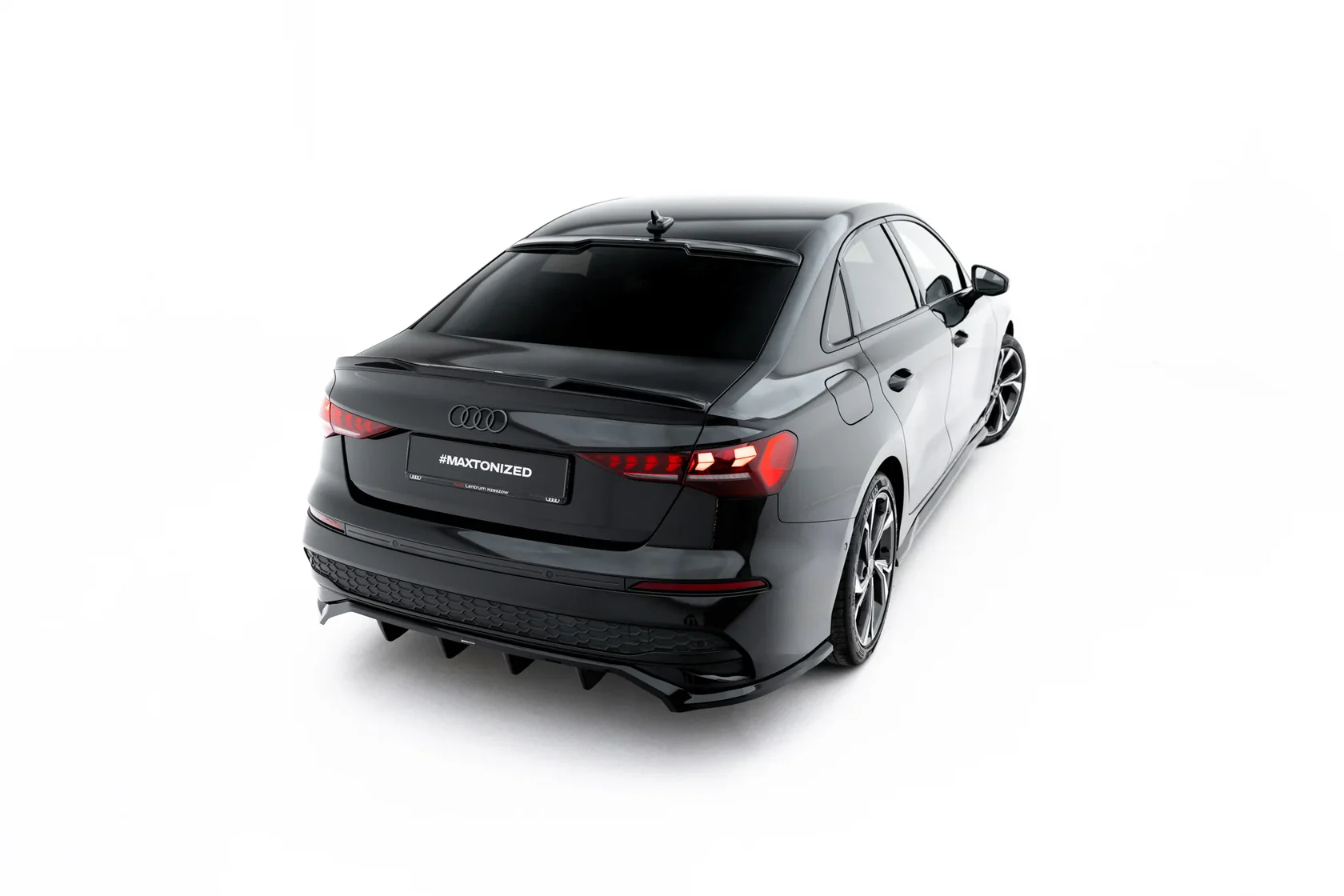 Bodykit Audi A3 Sedan 8Y Facelift Maxton Glanzend zwart