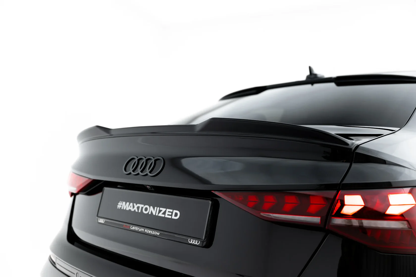 Bodykit Audi A3 Sedan 8Y Facelift Maxton Glanzend zwart