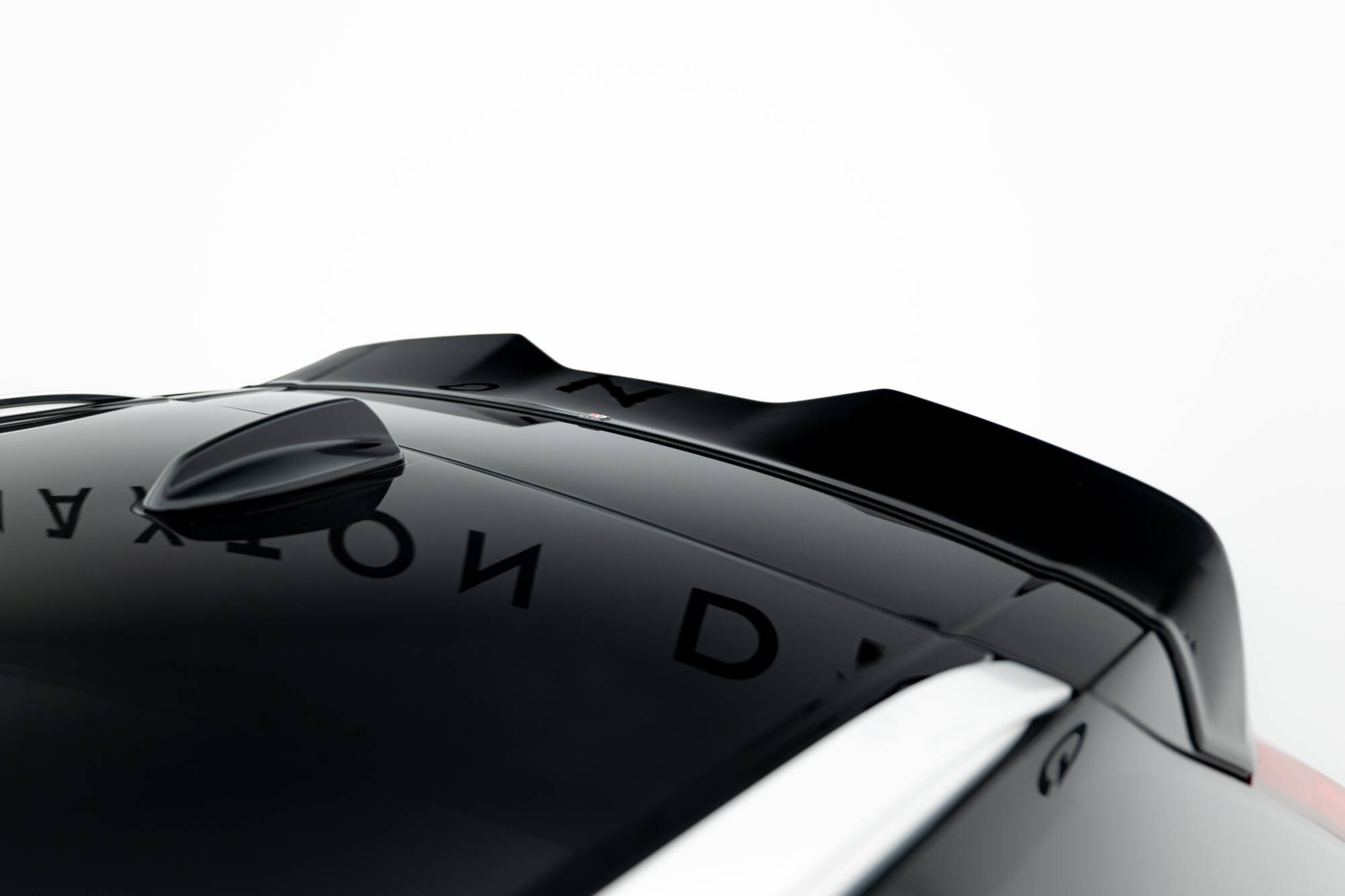 Spoiler Cap 3D Volvo XC60 MK2 Maxton Glanzend zwart