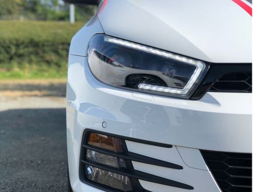 Koplampen VW Scirocco lll 08-14 DRL Dynamic LED Zwart Xenon