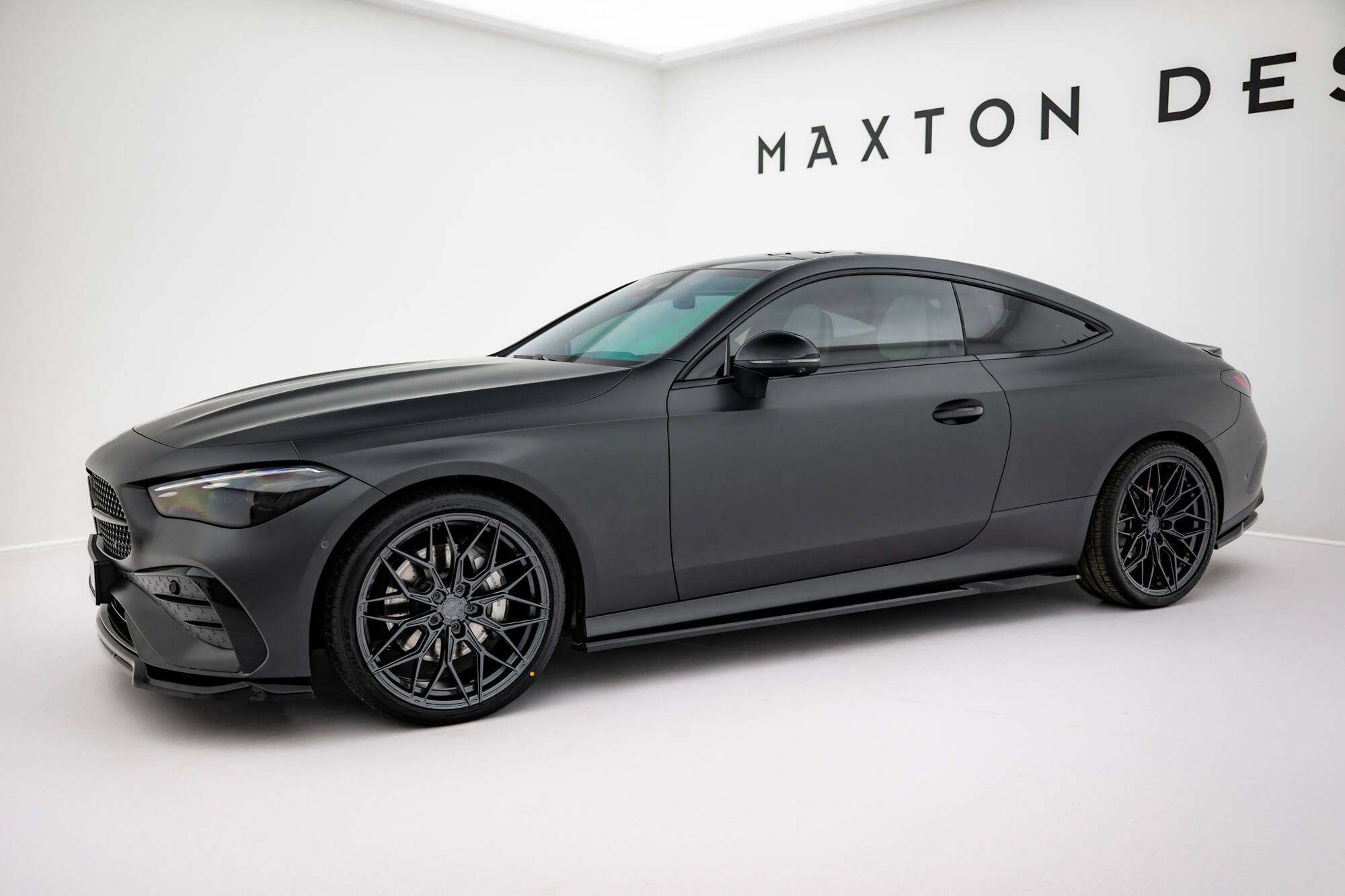 Bodykit Mercedes-Benz CLE AMG-Line C236 Maxton Glanzend zwart