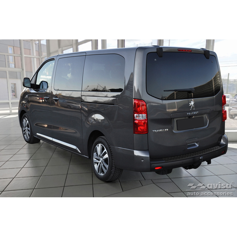 Matzwart Aluminium Achterbumperprotector  Citroën Space Tourer & Jumpy 2016- / Peugeot Traveller & Expert 2016- / Toyota Proace Verso 2016- / Opel Vivaro & Zafira Life 2019- (modellen met ongespoten bovenzijde bumper) 'Riffled Plate'