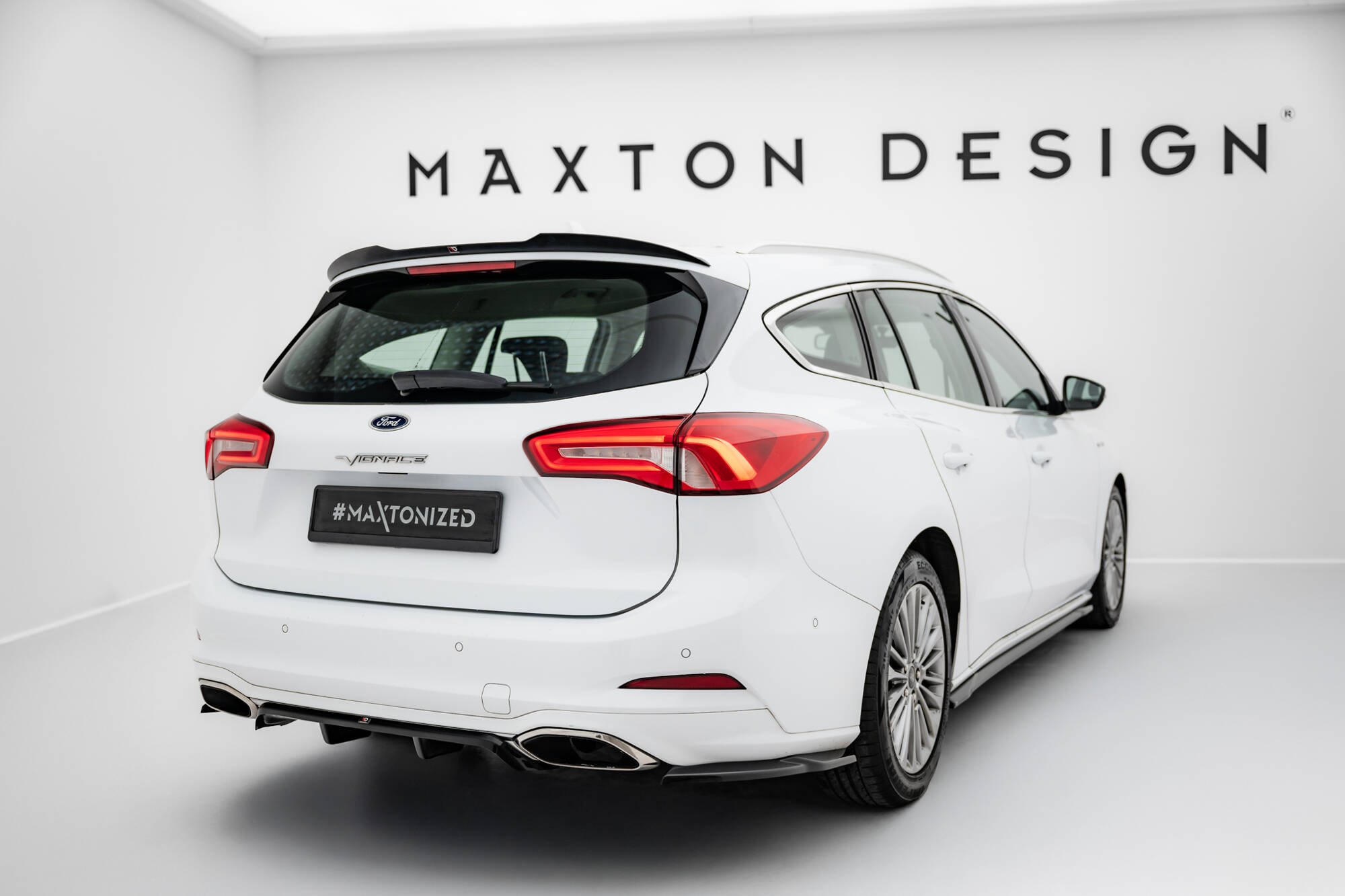 Bodykit Ford Focus Vignale MK4 Maxton Glanzend zwart