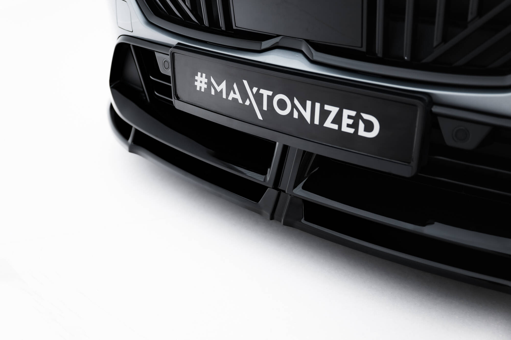 Voorspoiler V.3 BMW M135i / 1 M-Pack F70 Maxton Glanzend zwart