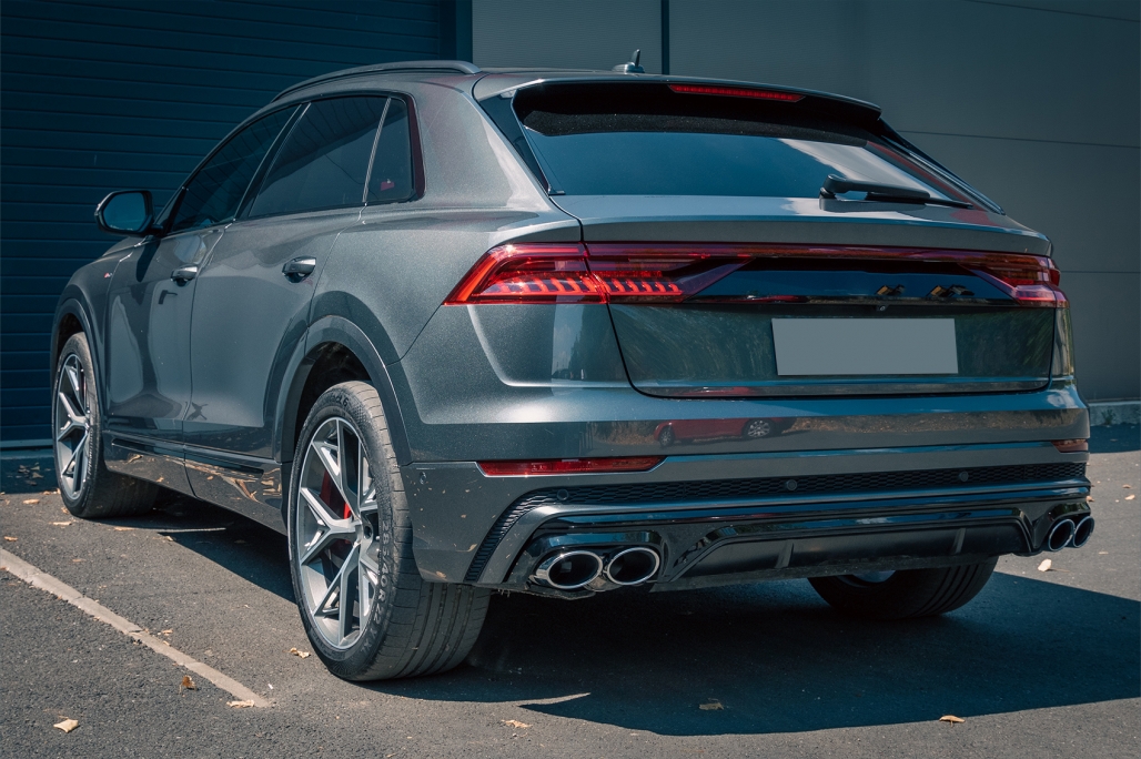 Audi Q8 SQ8 Diffuser S-Line Glans Zwart Zilveren Sierstukken