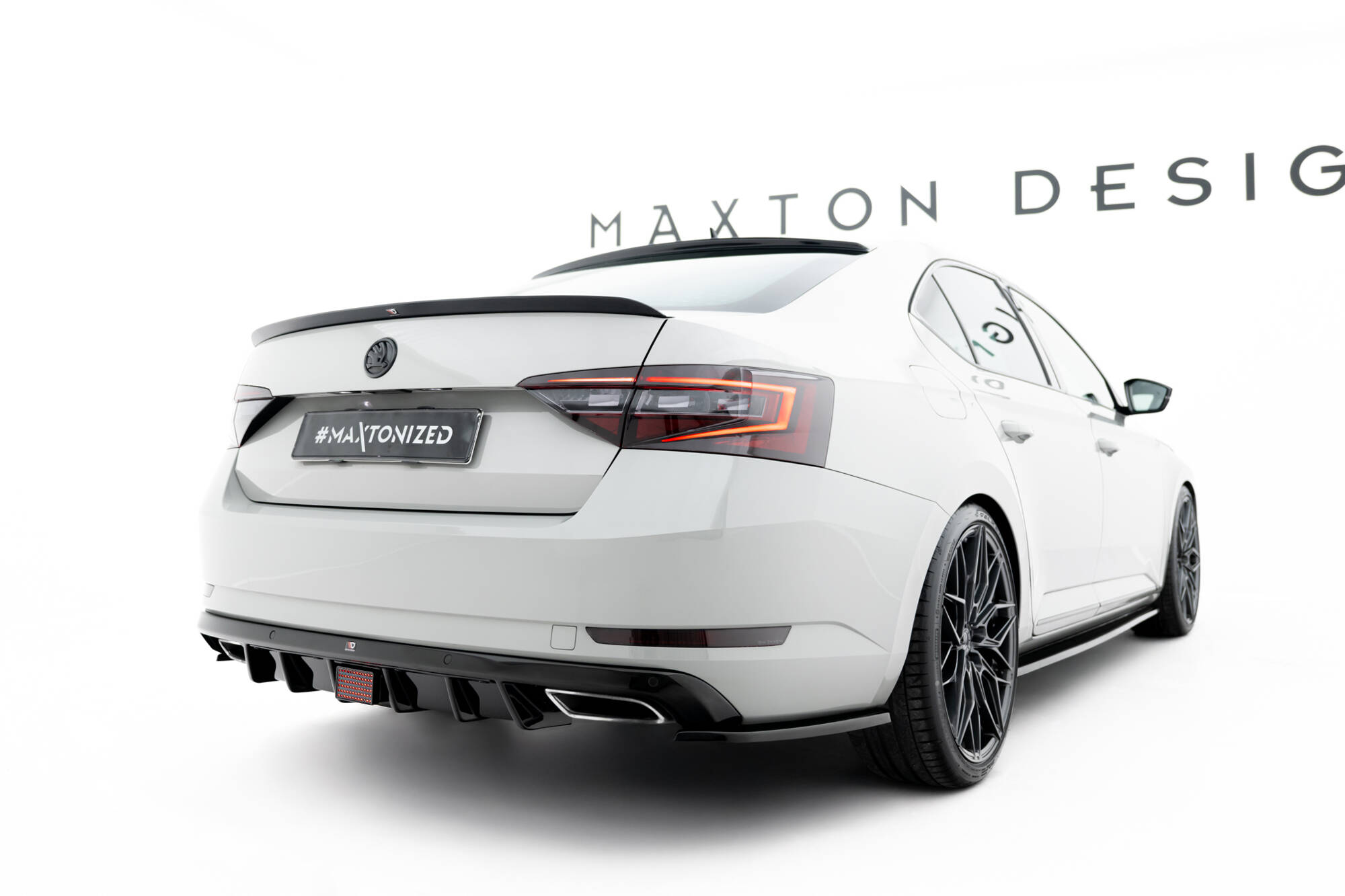 Led Stop Light Skoda Superb Liftback / Combi Mk3 Maxton Glanzend zwart
