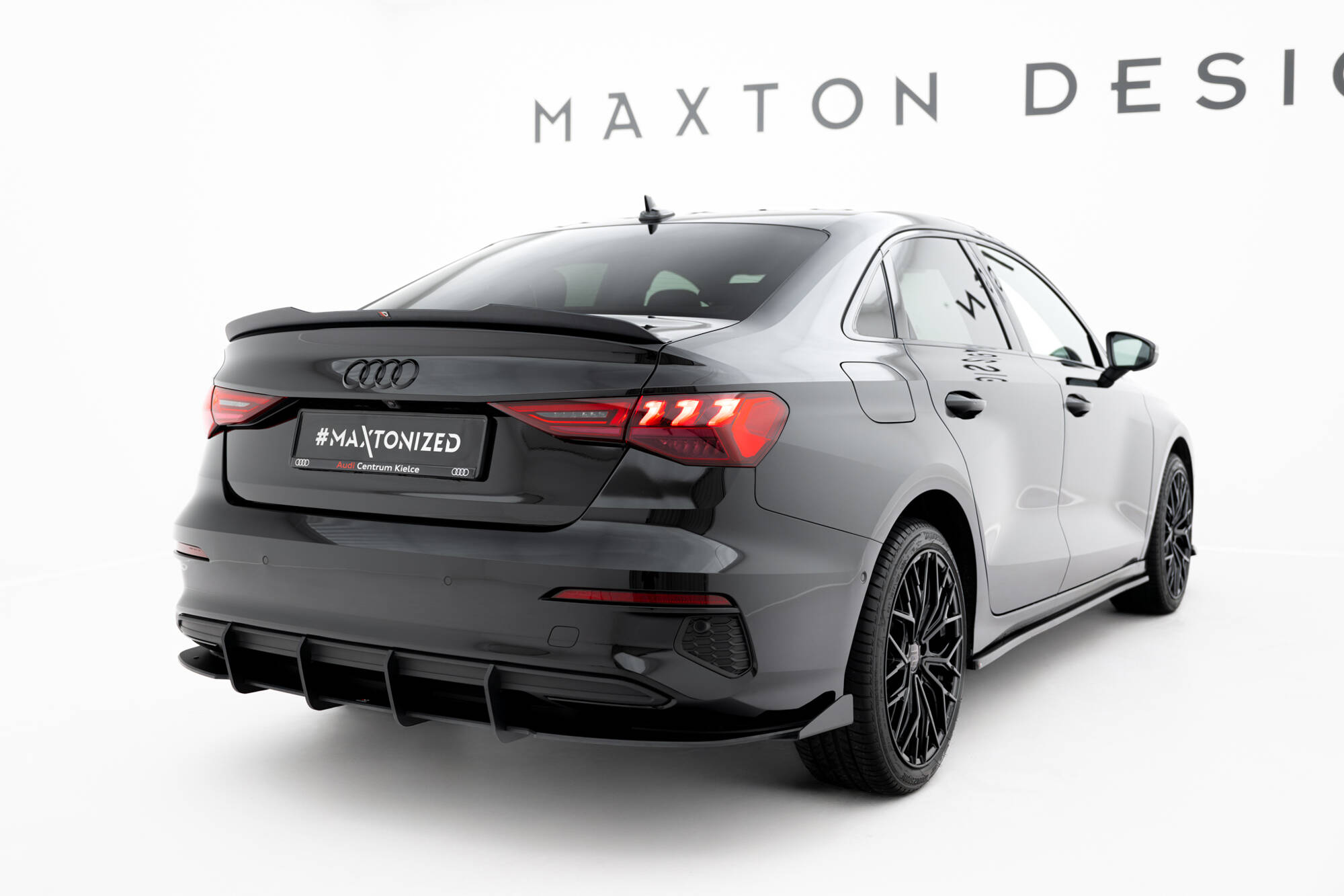 Street Pro Achter Diffuser + Flaps Audi A3 Sedan 8Y Maxton Glanzend zwart