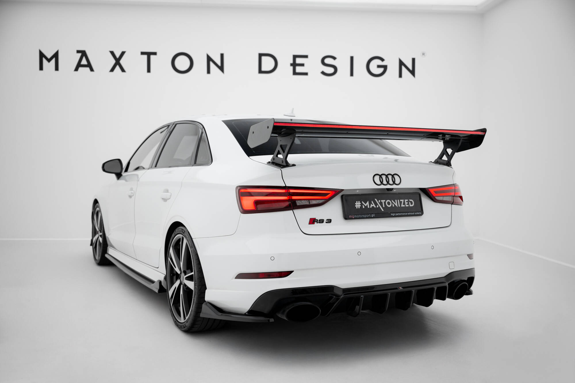 Carbon Spoiler + LED Audi A3 / A3 S-Line / S3 / RS3 Sedan 8Y / 8Y Facelift Maxton Glanzend zwart