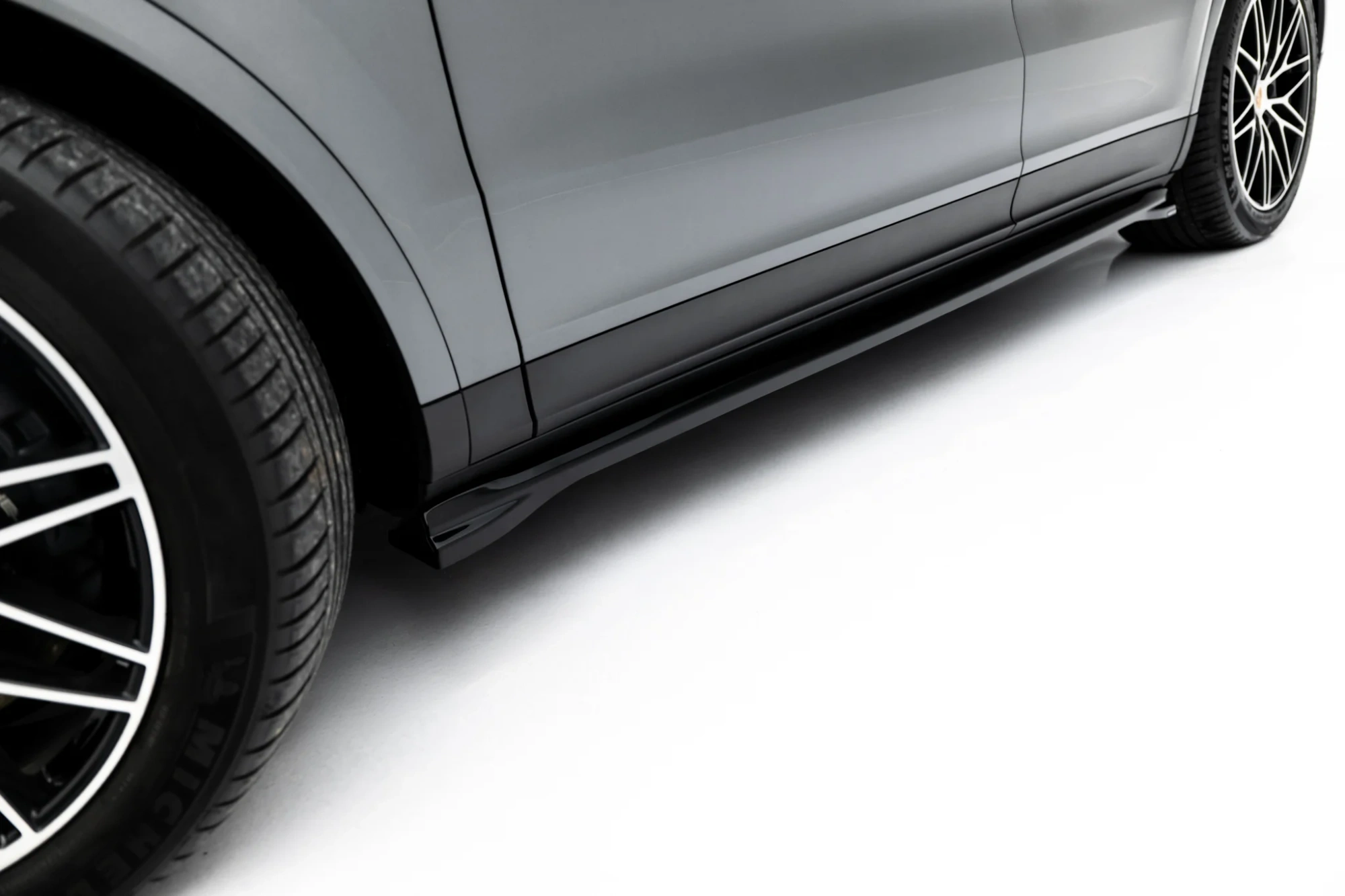 Zijskirts Porsche Cayenne Sport Design 18-23 Maxton Glans Zwart