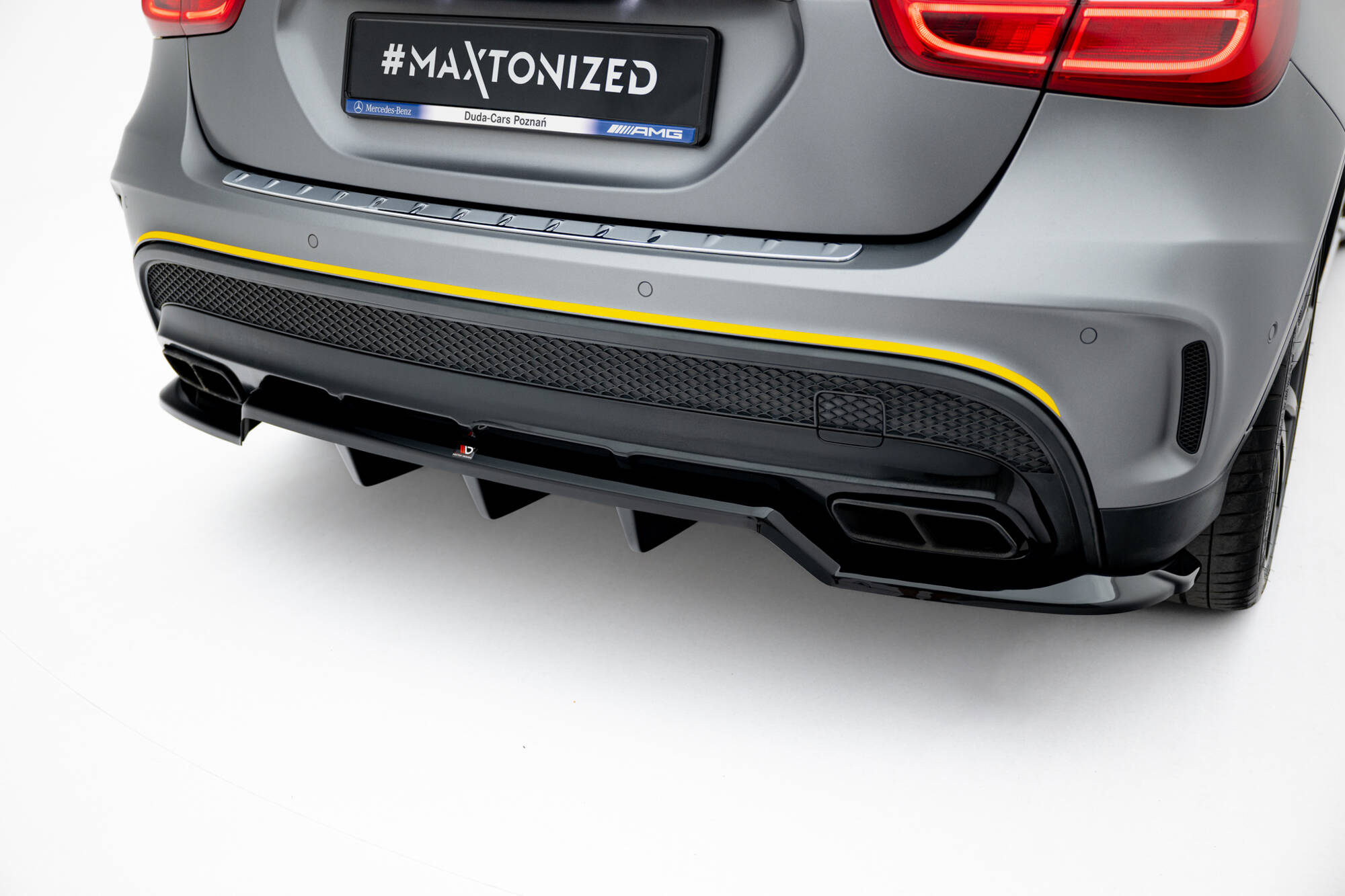 Bodykit Mercedes-Benz GLA 45 AMG Off-roader X156 Maxton Glanzend zwart