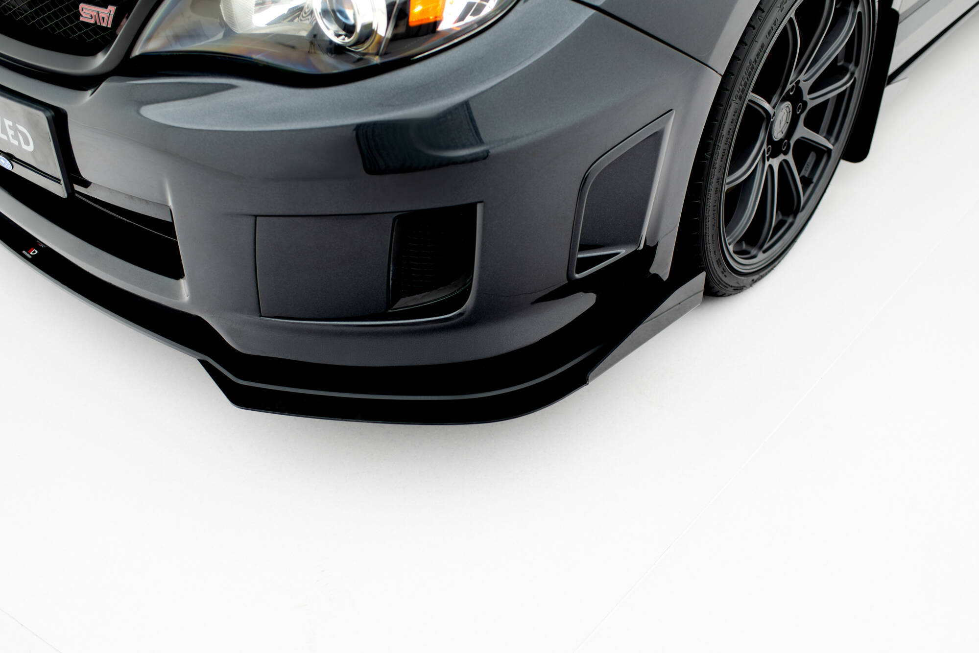Street Pro Voorspoiler + Flaps Subaru Impreza WRX STI MK3 Facelift Maxton Glanzend zwart