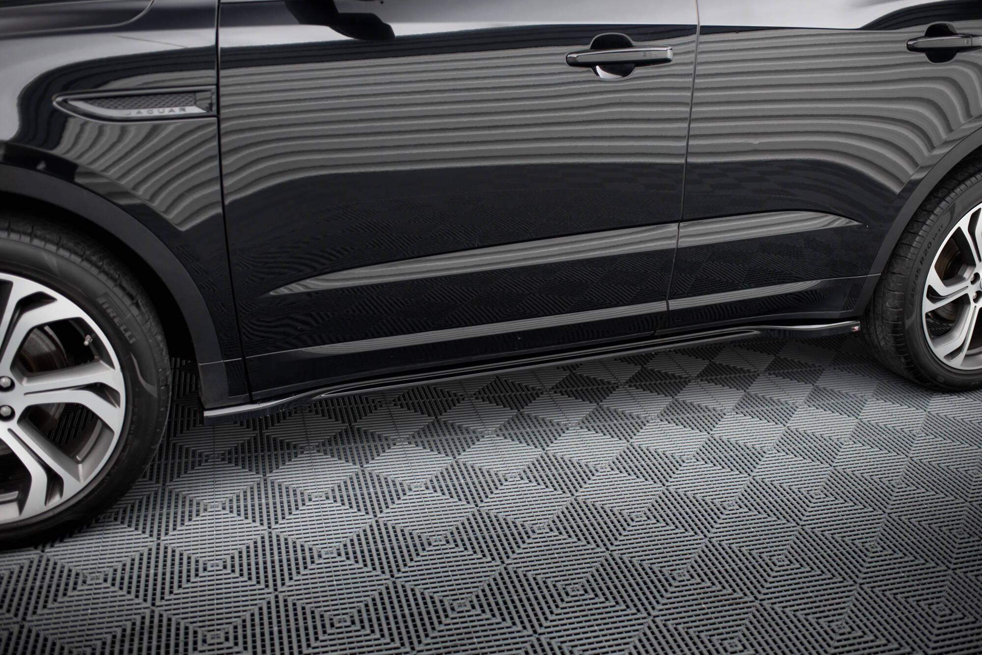 Bodykit Jaguar E-Pace R-Dynamic MK1 Maxton Glanzend zwart