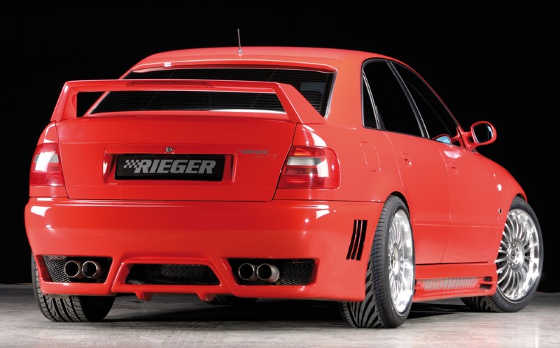 Achterbumper Audi A4 B5 met zijdelingse intakes met PDC niet voo