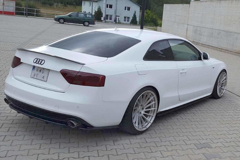 Centrale Achterspoiler Audi A5 S-Line 8T FL Coupe / Sportback (met een verticale bar) Glanzend Zwart