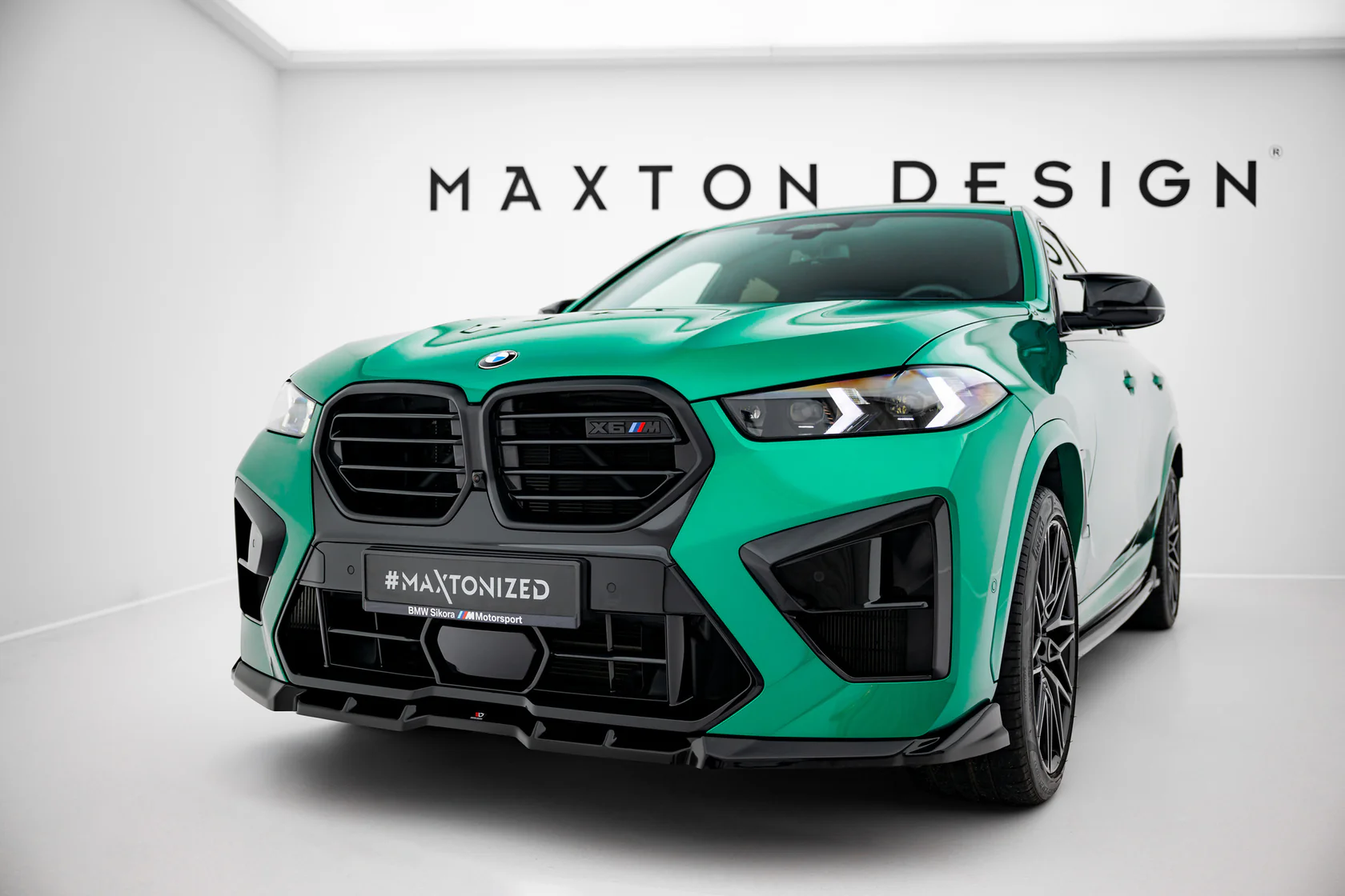 Voorspoiler BMW X6 M F96 Facelift Maxton Glanzend zwart