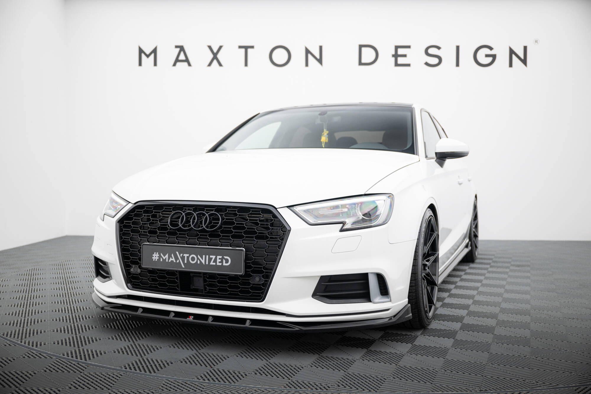 Voorspoiler Audi A3 Sedan 8V Facelift Maxton Glanzend zwart