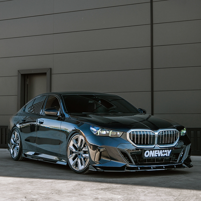 Oneway Voorspoilerlip  BMW 5-Serie G60/G61 Sedan/Touring M-Pack 2023- incl. i5 - Glanzend zwart