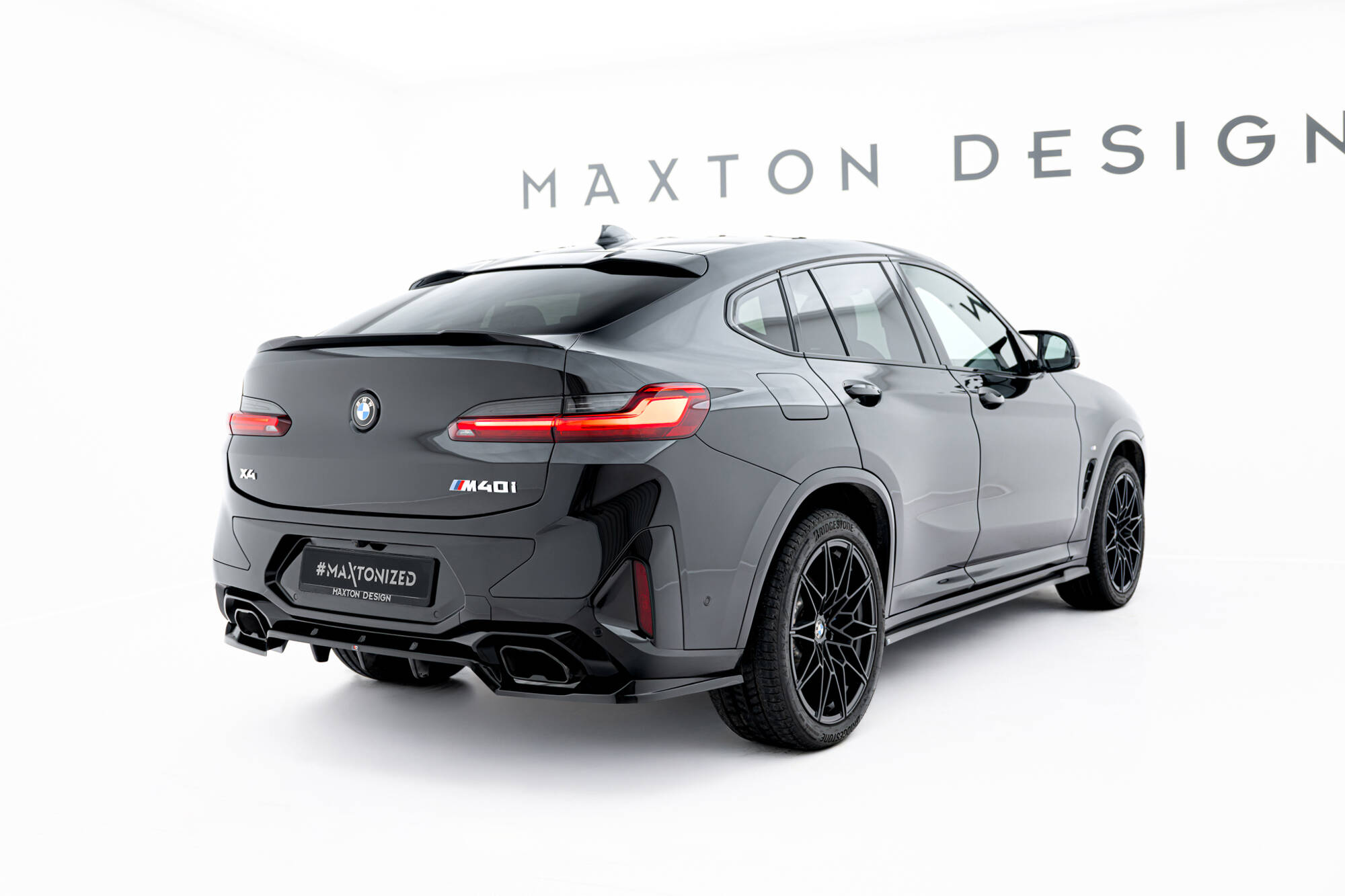 Bodykit BMW X4 M-Pack G02 Facelift Maxton Glanzend zwart
