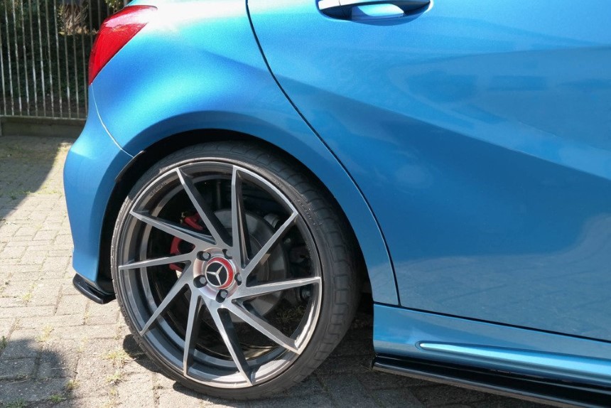 Achter zijskirts Mercedes AMG-Line W176 Maxton Design glans zwart