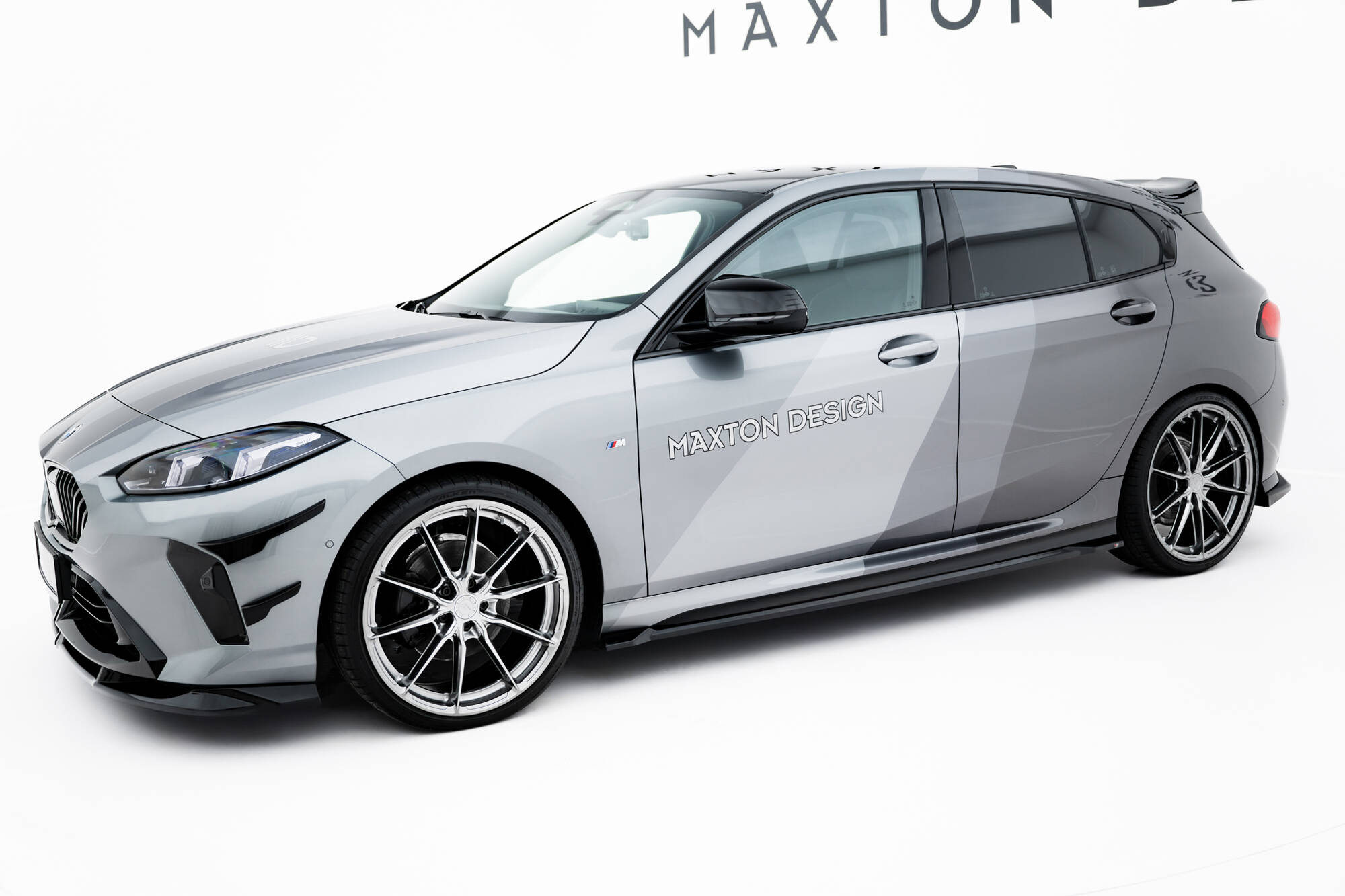 Bodykit V.3 BMW 1 M-Pack F70 Maxton Glanzend zwart