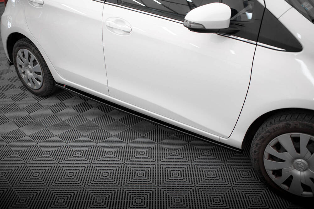 Zijskirts Toyota Yaris Mk3 FL Maxton Glans Zwart